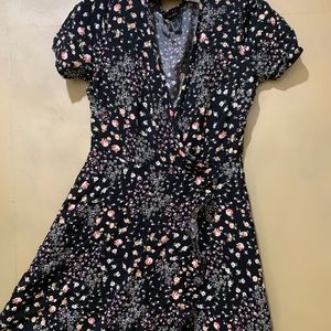 Forever 21 Black Floral Wrap Dress. Small.